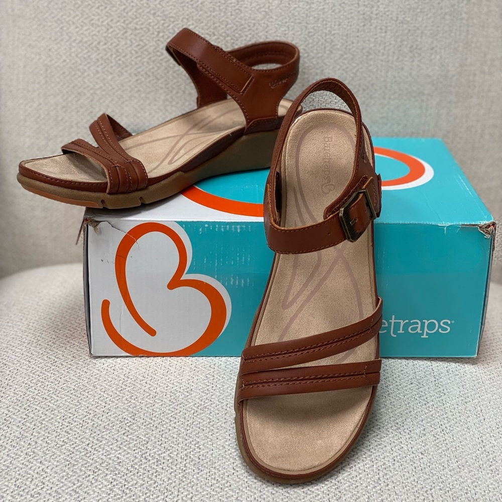 NWT Brown BareTraps Sandals